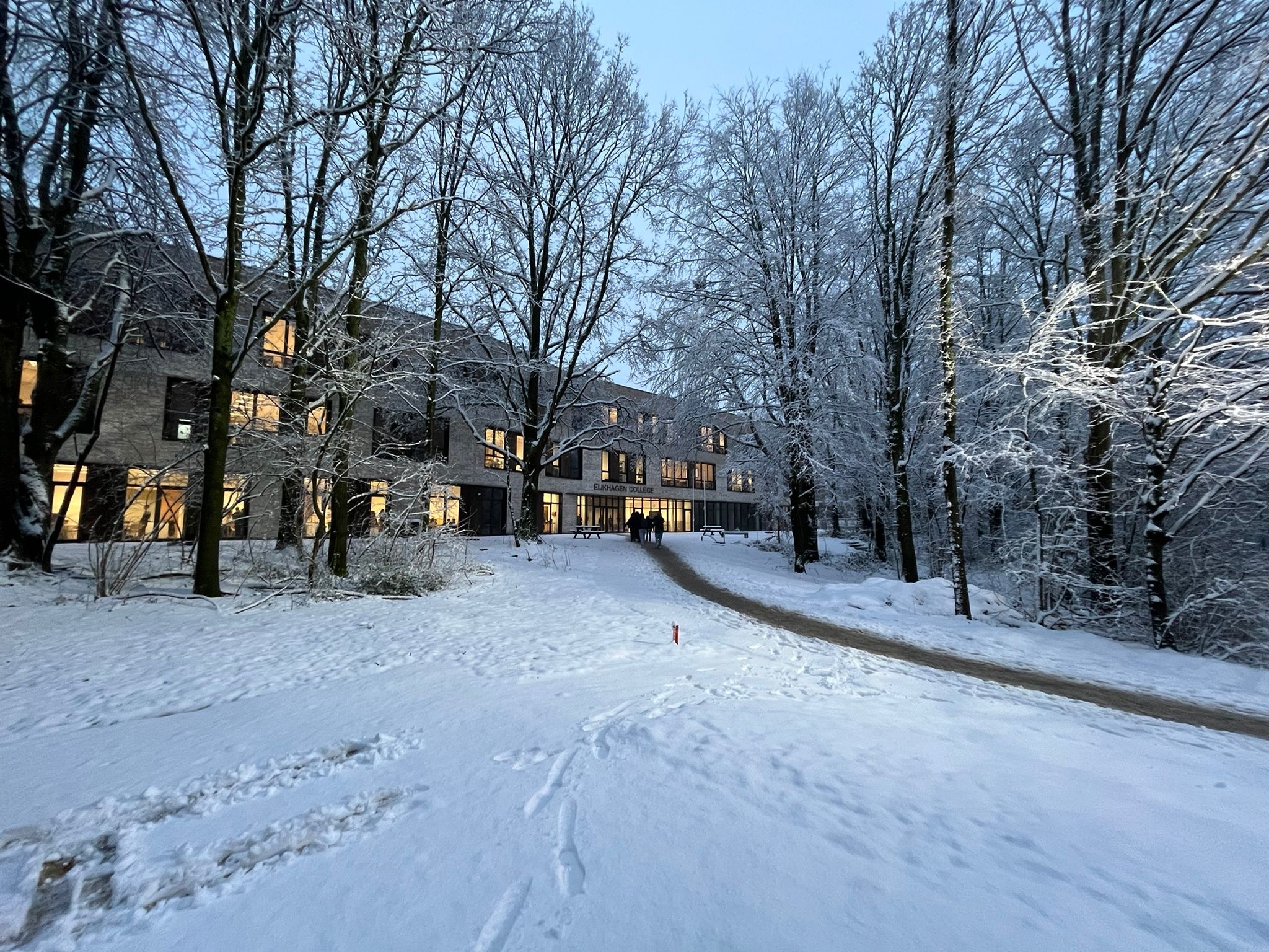 Eijkhagen College in de sneeuw