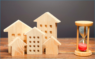 IVVD huisjes met zandloper bij artikel opvang ontheemden